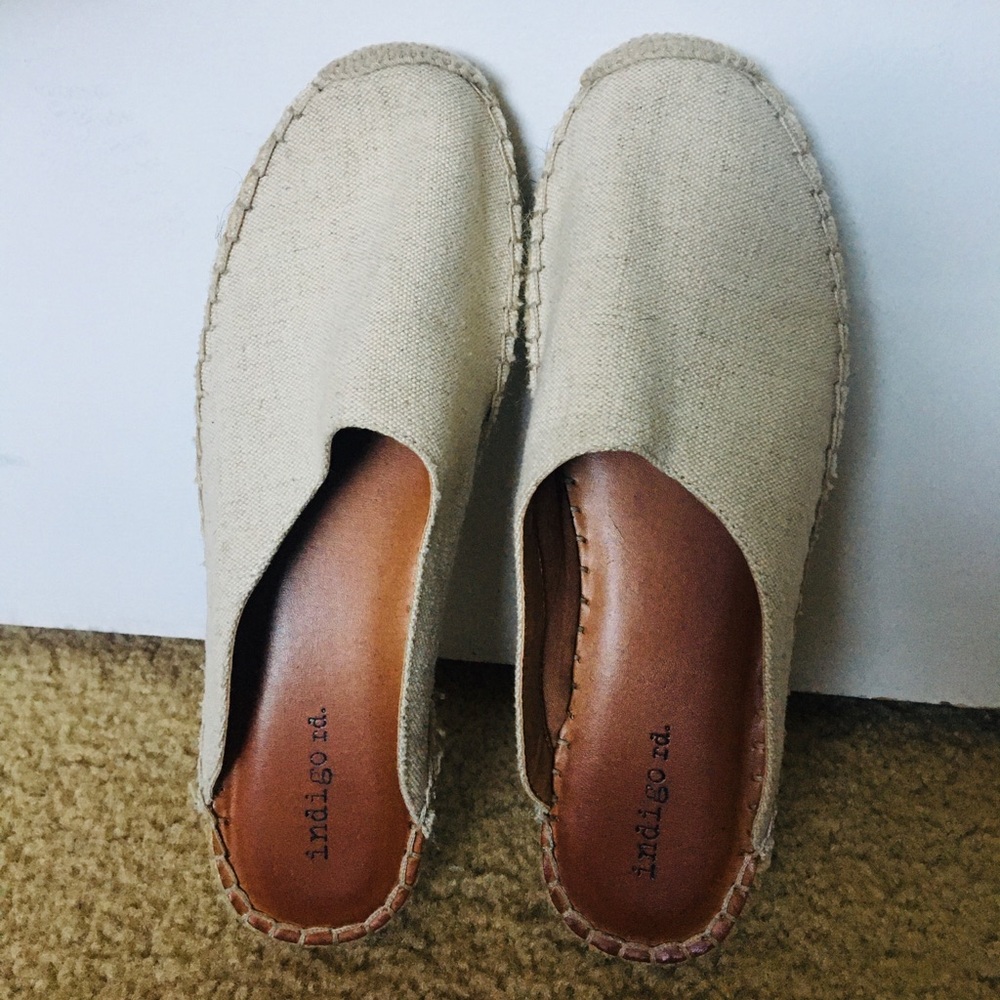 NWOT Indigo rd. closed toe sandals